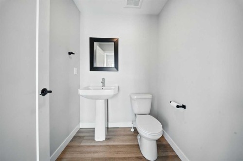 15 Gray Close, Sylvan Lake, AB - Indoor Photo Showing Bathroom