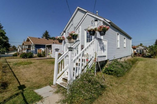 5630 56 Street, Red Deer, AB - Outdoor