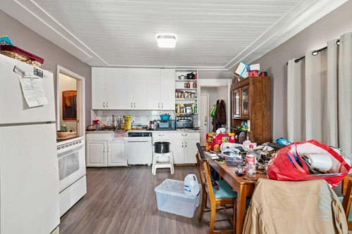 5630 56 Street, Red Deer, AB - Indoor Photo Showing Kitchen