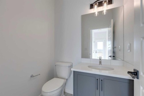 95 Southborough Crescent, Cochrane, AB - Indoor Photo Showing Bathroom