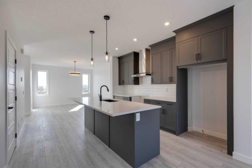 95 Southborough Crescent, Cochrane, AB - Indoor Photo Showing Kitchen With Upgraded Kitchen