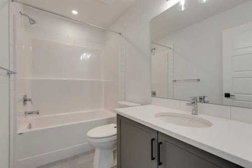 95 Southborough Crescent, Cochrane, AB - Indoor Photo Showing Bathroom