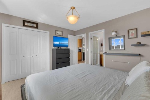 21 Hunter Road, Sylvan Lake, AB - Indoor Photo Showing Bedroom