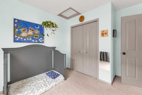 21 Hunter Road, Sylvan Lake, AB - Indoor Photo Showing Bedroom