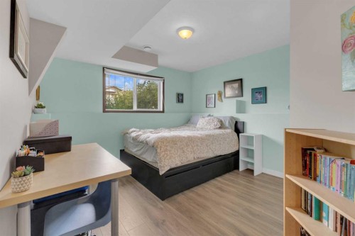 21 Hunter Road, Sylvan Lake, AB - Indoor Photo Showing Bedroom