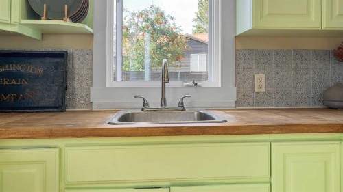 4105 Wallace Street, Donalda, AB - Indoor Photo Showing Kitchen