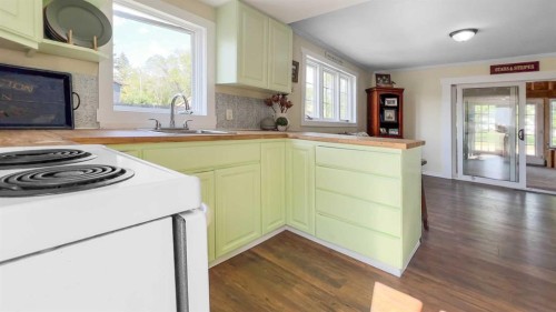 4105 Wallace Street, Donalda, AB - Indoor Photo Showing Kitchen