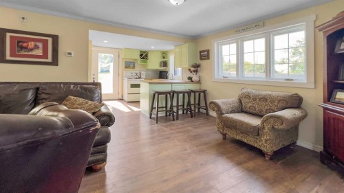 4105 Wallace Street, Donalda, AB - Indoor Photo Showing Living Room