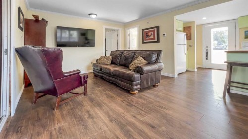 4105 Wallace Street, Donalda, AB - Indoor Photo Showing Living Room