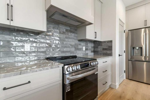 10 Aura Drive, Blackfalds, AB - Indoor Photo Showing Kitchen With Upgraded Kitchen