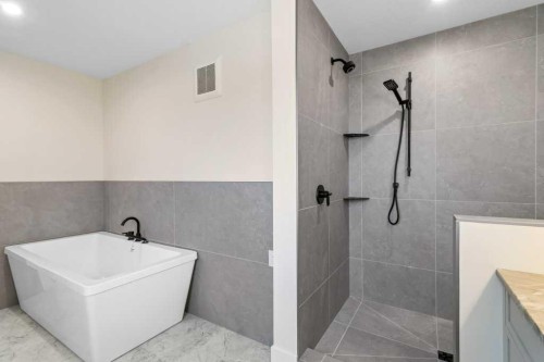 10 Aura Drive, Blackfalds, AB - Indoor Photo Showing Bathroom