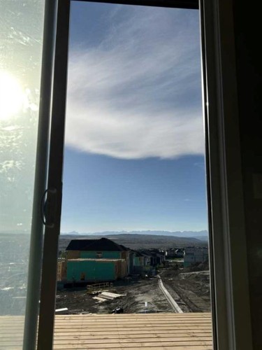 16 Heritage Link, Cochrane, AB - Indoor Photo Showing Other Room