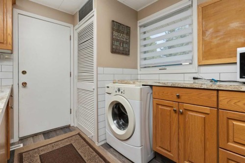 504 5Th Street, Norris Beach, AB - Indoor Photo Showing Laundry Room