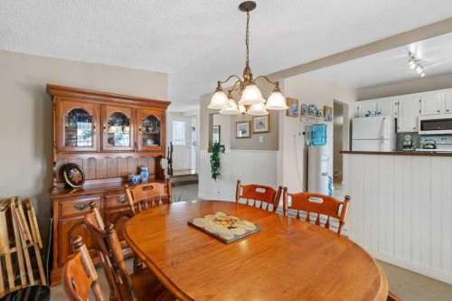 3948 35A Avenue, Red Deer, AB - Indoor Photo Showing Dining Room