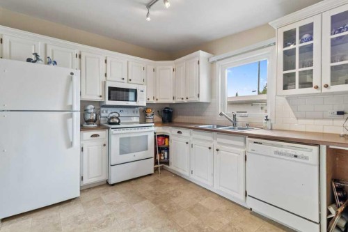3948 35A Avenue, Red Deer, AB - Indoor Photo Showing Kitchen With Double Sink