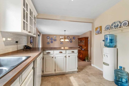 3948 35A Avenue, Red Deer, AB - Indoor Photo Showing Kitchen