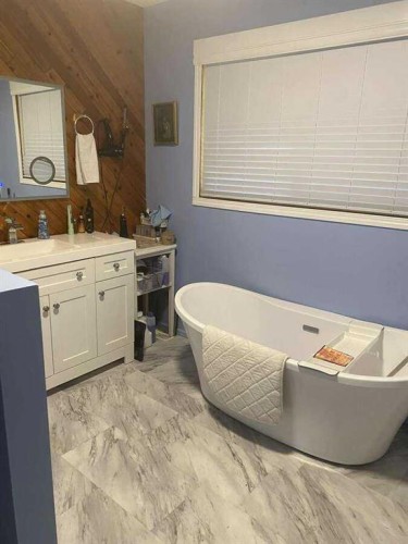 34 Lakeshore Drive, Grandview, AB - Indoor Photo Showing Bathroom