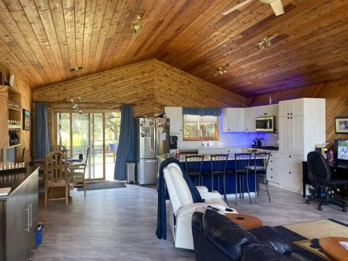 34 Lakeshore Drive, Grandview, AB - Indoor Photo Showing Other Room