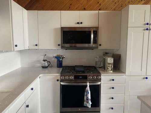 34 Lakeshore Drive, Grandview, AB - Indoor Photo Showing Kitchen
