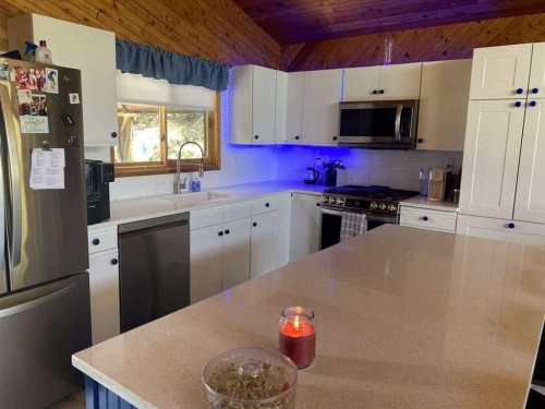 34 Lakeshore Drive, Grandview, AB - Indoor Photo Showing Kitchen