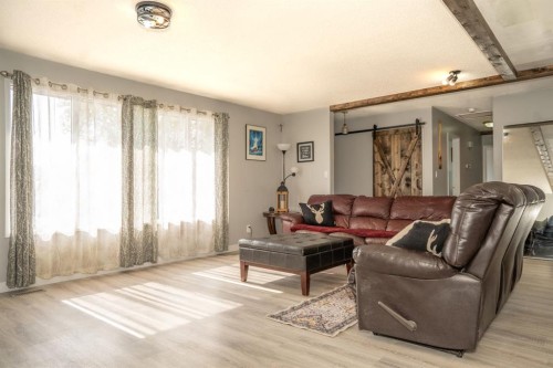 5011 51St Ave, Bashaw, AB - Indoor Photo Showing Living Room