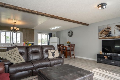5011 51St Ave, Bashaw, AB - Indoor Photo Showing Living Room