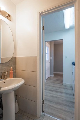 5011 51St Ave, Bashaw, AB - Indoor Photo Showing Bathroom