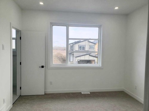 120 28 Street Sw, Edmonton, AB - Indoor Photo Showing Other Room