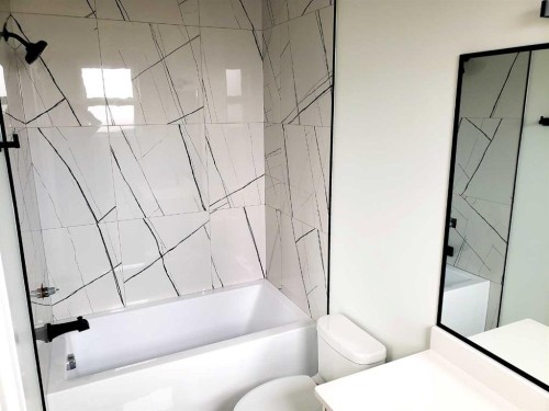 120 28 Street Sw, Edmonton, AB - Indoor Photo Showing Bathroom