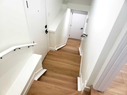 120 28 Street Sw, Edmonton, AB - Indoor Photo Showing Other Room