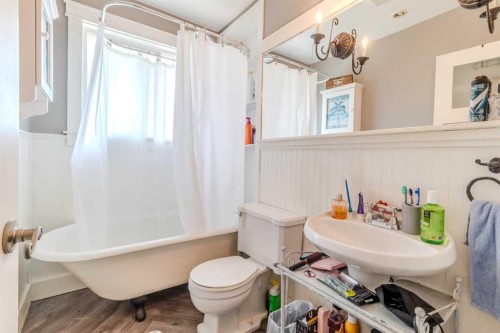 3205 44A Avenue, Red Deer, AB - Indoor Photo Showing Bathroom