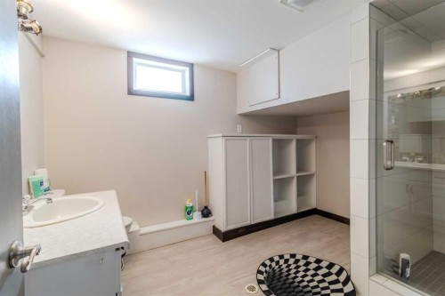 3205 44A Avenue, Red Deer, AB - Indoor Photo Showing Bathroom