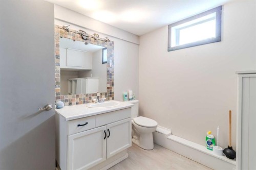 3205 44A Avenue, Red Deer, AB - Indoor Photo Showing Bathroom