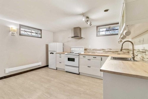 3205 44A Avenue, Red Deer, AB - Indoor Photo Showing Kitchen