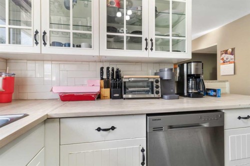 3205 44A Avenue, Red Deer, AB - Indoor Photo Showing Kitchen