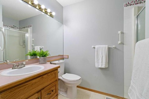 9 Dunn Close, Red Deer, AB - Indoor Photo Showing Bathroom