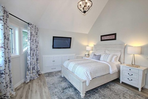 108 Marina Bay Court, Sylvan Lake, AB - Indoor Photo Showing Bedroom