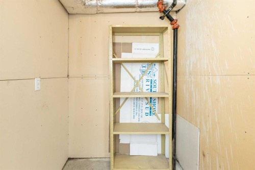 205-4319 49 Street, Innisfail, AB - Indoor Photo Showing Other Room