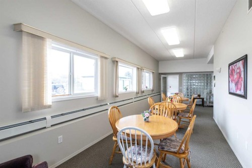 205-4319 49 Street, Innisfail, AB - Indoor Photo Showing Dining Room