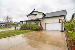 5215 55 Avenue  Eckville, AB T0M 0X0