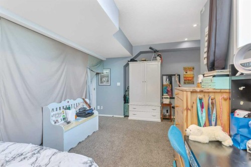 394073 Range Road 44, Rural Clearwater County, AB - Indoor Photo Showing Bedroom