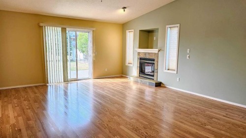 621 6 Avenue Sw, Sundre, AB - Indoor With Fireplace
