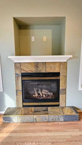 621 6 Avenue Sw, Sundre, AB - Indoor Photo Showing Living Room With Fireplace