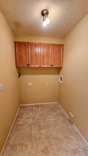621 6 Avenue Sw, Sundre, AB - Indoor Photo Showing Other Room