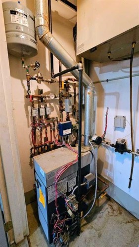 621 6 Avenue Sw, Sundre, AB - Indoor