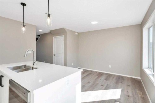 34 Anna Close, Blackfalds, AB - Indoor Photo Showing Kitchen With Double Sink