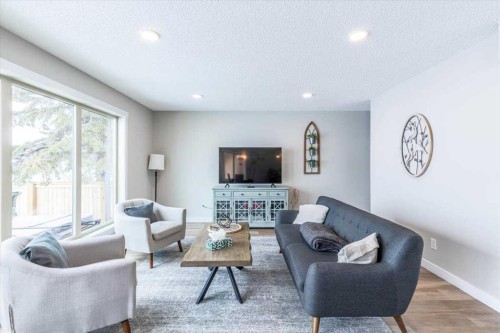 33 Lakeshore Drive, Grandview, AB - Indoor Photo Showing Living Room