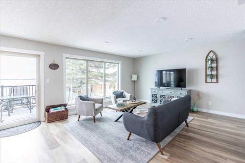 33 Lakeshore Drive, Grandview, AB - Indoor Photo Showing Living Room