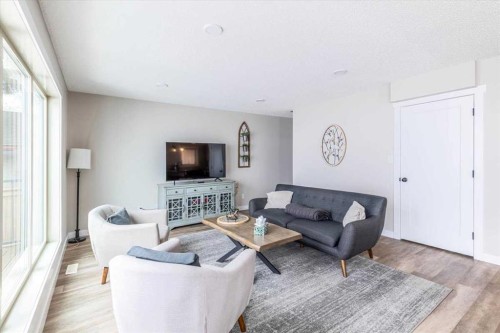 33 Lakeshore Drive, Grandview, AB - Indoor Photo Showing Living Room