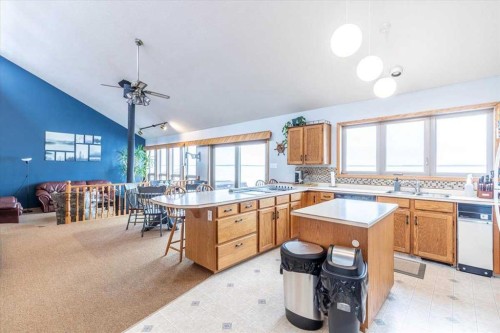 35 Lakeshore Drive, Grandview, AB - Indoor Photo Showing Kitchen With Double Sink